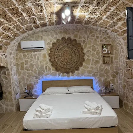 La Grotta 3*