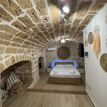 Bed & Breakfast La Grotta 3*