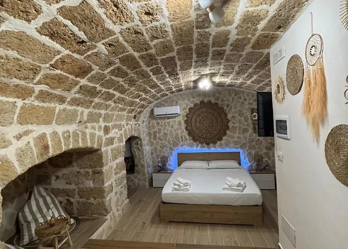 Bed & Breakfast La Grotta 3*